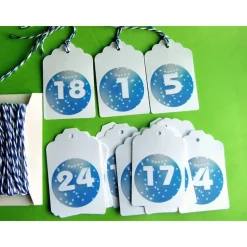 Hot 24 Adventskalenderzahlen Anhänger tags, blau Schneeflocken weiss,  Adventskalender Bäckergarn, bunt-mixx Adventskalenderzahlen