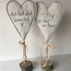 2 er Set Herzen auf Standfuß in der Farbe SENF  - Tisch/Fenster Dekoration aus 100 % Wollfilz - für liebe Menschen Tischdekoration