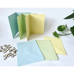 30 Stück Kartenset Klappkarten aus Kraftpapier in blau, grün und gelb Einladungskarten
