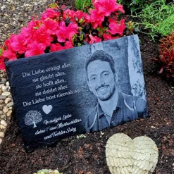 Best 40 x 30 cm Schiefertafel mit Gravur – Personalisierter Gedenkstein mit Foto & Wunschtext als wetterfester Grabschmuck Gedenksteine