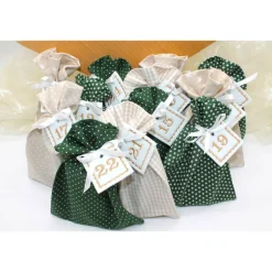 Adventskalender / Säckchen zum Befüllen / Stoffsäckchen mit Zahlen dunkelgrün beige Adventskalender