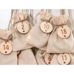 Adventskalender Zahlen Holz 1–24 Ø4,5 cm | Runde Anhänger mit Stern-Gravur aus Birkensperrholz, wiederverwendbar Adventskalenderzahlen