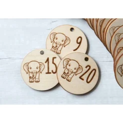 Hot Adventskalender Zahlen Holz 1–24, rund Ø4,5 cm, Elefant graviert – natürliche Deko für Kinder Adventskalenderzahlen