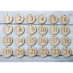Clearance Adventskalender Zahlen Holz 1–24, Ø4,5 cm – runde Anhänger mit Giraffe graviert, wiederverwendbar Adventskalenderzahlen