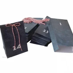 Adventskalender|Reizvolle Karten und mehr Adventskalender-Tüten in Tafeloptik zum Befüllen – Handgefertigte Papiertüten mit Kordeln, Zahlen & Bodenbeutel