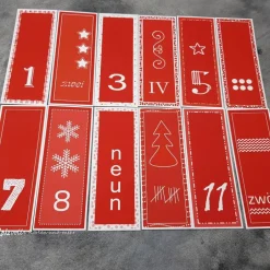 Adventskalender|Reizvolle Karten und mehr Adventskalendertüten und Zahlenanhänger in rot-weiß