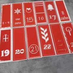 Adventskalender|Reizvolle Karten und mehr Adventskalendertüten und Zahlenanhänger in rot-weiß