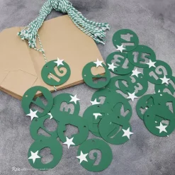 Discount Adventskalendertüten zum Befüllen mit Zahlenanhängern in Grün – 24 Kraftpapier-Beutel DIY Set Adventskalender
