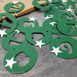 Discount Adventskalendertüten zum Befüllen mit Zahlenanhängern in Grün – 24 Kraftpapier-Beutel DIY Set Adventskalender