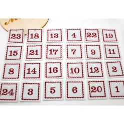 Adventskalenderzahlen|Monemy Adventskalenderzahlen Anhänger Zahlen weiß rot Filz eckig bestickt