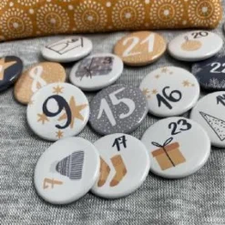 New Adventskalenderzahlen Buttons mit Sicherheitsnadel zum Befestigen Adventskalenderzahlen