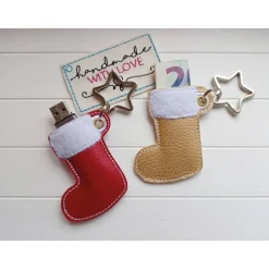 Best Anhänger Nikolausstiefel rot gold mit Stern veganes Kunstleder, Geldgeschenk Taschenbaumler Schlüsselanhänger USB Nikolausstiefel