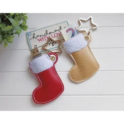 Best Anhänger Nikolausstiefel rot gold mit Stern veganes Kunstleder, Geldgeschenk Taschenbaumler Schlüsselanhänger USB Nikolausstiefel