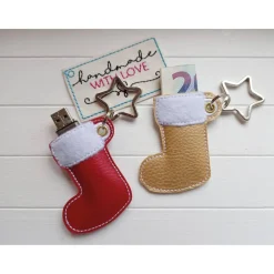 Best Anhänger Nikolausstiefel rot gold mit Stern veganes Kunstleder, Geldgeschenk Taschenbaumler Schlüsselanhänger USB Nikolausstiefel
