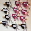 Discount Anstecker-Namensschild-Gästebrosche-Platzkarte-Gastgeschenk-Hochzeit, Herz, Filz, Wunschbeschriftung Hochzeitsdeko