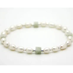 Brautschmuck|Jeu de Couleurs Armband (elastisch) in Weiß aus Süßwasserzuchtperlen sowie Amazonit-Würfelchen in Lindgrün, Brautschmuck #093 Amperl