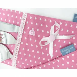Discount Bestecktasche Herzen mit Spitze und abnehmbarem Satinschleifchen verziert Tischdekoration