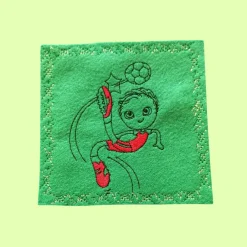 bestickte Filz-Untersetzer für den Fussball-Abend, eckig,grün, Größe ca.12 x 12 cm, Fussball-Dekoration Tischdekoration