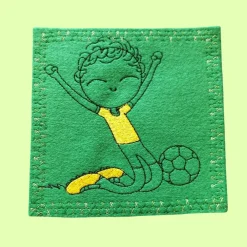bestickte Filz-Untersetzer für den Fussball-Abend, eckig,grün, Größe ca.12 x 12 cm, Fussball-Dekoration Tischdekoration