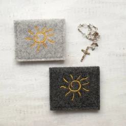 Rosenkranztäschchen|Corinas Nähstüberl Bestickte Rosenkranztasche aus Filz *Motiv Sonne *individuell angefertigt
