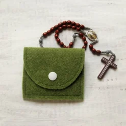 Rosenkranztäschchen|Corinas Nähstüberl Bestickte Rosenkranztasche aus grünem Filz mit weißer Taube *sofort versandfertig