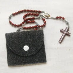 Clearance Bestickte Rosenkranztasche aus anthrazitfarbigem Filz mit Rosenkranz in gold und silber *sofort versandfertig Rosenkranztäschchen