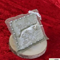 New Bezauberndes gehäkeltes Ringkissen in Lindgrün-Creme mit eleganten Satinschleifen - perfekt für romantische Hochzeiten Ringkissen
