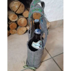 Accessoires|Kreativlaedchen Biertragetasche Lederhose als Geschenk, Vatertagsgeschenk für den Mann oder zum Jubiläum ausreichend für zwei Bierflaschen. Personalisierbar