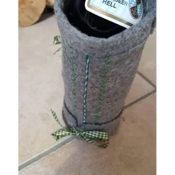 Accessoires|Kreativlaedchen Biertragetasche Lederhose als Geschenk, Vatertagsgeschenk für den Mann oder zum Jubiläum ausreichend für zwei Bierflaschen. Personalisierbar