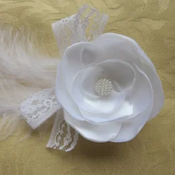 Best Braut Haarklammer Kopfschmuck Satin Stoffblume weiß Spitze Perle Federn 