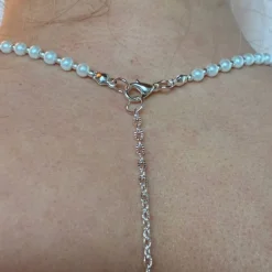 Best Brautschmuck-Set aus schneeweißen Glaswachsperlen – Rückenkette, Armband & Ohrringe individualisierbar Brautschmuck