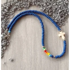 Hot Bunte Kinderkette' mit einem Howlithkreuz und Rocailles in Regenbogenfarben Schmuck