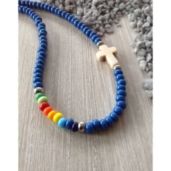 Hot Bunte Kinderkette' mit einem Howlithkreuz und Rocailles in Regenbogenfarben Schmuck