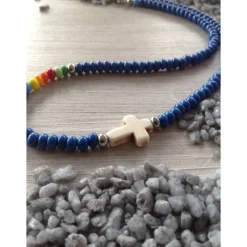 Hot Bunte Kinderkette' mit einem Howlithkreuz und Rocailles in Regenbogenfarben Schmuck