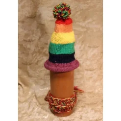 Sale Dekofigur REGENBOGENWICHTEL Weihnachtswichtel witzige Upcyclingfigur aus Glasflasche m. handgestricktem Mützchen Weihnachtsdeko
