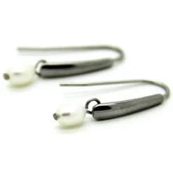 Brautschmuck|Jeu de Couleurs Echte Süßwasser-Perlen-Edelstahlohrhaken (silberfarben) in Weiß mit eingehängtem Element, Accessoire, Brautschmuck