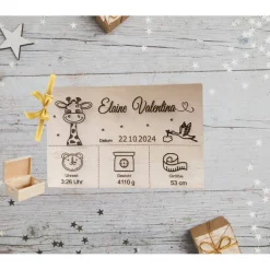 Dekoration|KreativePeri Eine personalisierte Baby-Erinnerungskiste mit einem niedlichen Giraffenmotiv – das perfekte Holzgeschenk zur Geburt.