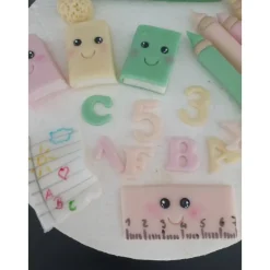 Tortendekoration|Annetts Zuckerfiguren Einschulungsdekoration aus Fondant, Tortendekoration Einschulung, Schulanfang