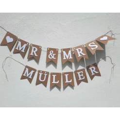Hochzeitsgirlanden|TiJaPapierDeko Elegante Girlande zur Hochzeit.  Mr & Mrs Schriftzug in Beige und Weiß.  Auf Wunsch personalisiert mit Namen.