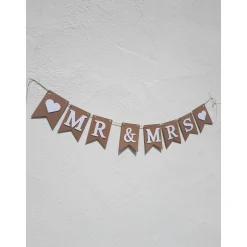 Hochzeitsgirlanden|TiJaPapierDeko Elegante Girlande zur Hochzeit.  Mr & Mrs Schriftzug in Beige und Weiß.  Auf Wunsch personalisiert mit Namen.
