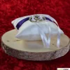 Clearance Elegantes Ringkissen aus weißem Satin mit lilanem Satinband und zarter weißer Schleife - Perfekte Hochzeitsdekoration Ringkissen