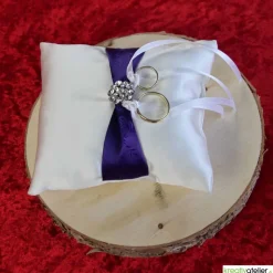 Clearance Elegantes Ringkissen aus weißem Satin mit lilanem Satinband und zarter weißer Schleife - Perfekte Hochzeitsdekoration Ringkissen