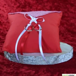 Discount Elegantes Ringkissen aus rotem Poppeline mit Satinbändern - Perfekte Ergänzung für Ihre Hochzeitszeremonie Ringkissen