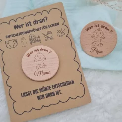 Clearance Entscheidungsmünze aus Holz – das humorvolle Mini-Geschenk für frischgebackene Eltern Geschenke