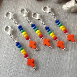 Best 5er-Set farbenfrohe Gastgeschenke mit Howlithkreuz – Mitbringsel & Mitgebsel Charms Gastgeschenke