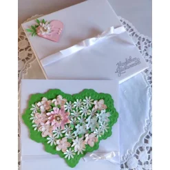 Best Exklusive Valentinskarte in Herzform mit Blüten in edler Kartenbox – Handgemacht & Verziert Valentinstagskarten