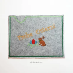 Outlet Filz Hülle Ostern grau – bestickt mit Hase & Ostereiern – Geschenkverpackung für Schokolade & Gutscheine Geschenkverpackungen