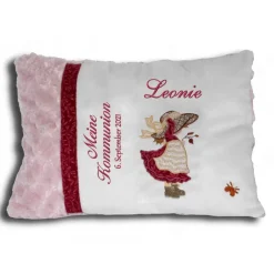Geschenke|Deko und Taschen Flauschiges besticktes Kissen zur Erstkommunion mit Namen und niedlicher Vintage Mädchen-Applikation Schmusekissen