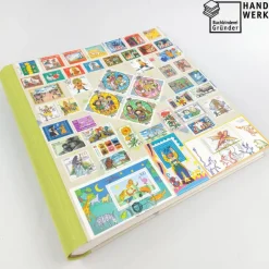Fotoalbum & Gästebuch|Buchbinderei Gründer Fotoalbum, Geburt, Taufe, Kind, personalisierbar, hellgrün, Briefmarken, 30,7 x 30 cm, UNIKAT