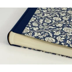 Fotoalbum & Gästebuch|BUCH & BOX Fotoalbum XXL 30x30 cm – Handgemachtes Fotoalbum mit Carta Varese Blumenteppich blau